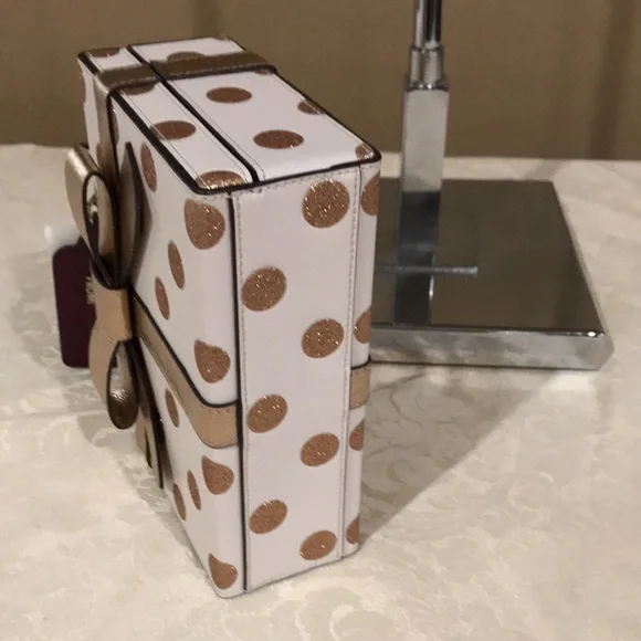 Kate Spade Wrapping Party Gift Box Crossbody - Picture 8 of 14